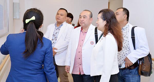 St. Stamford Modern Cancer Hospital Guangzhou, PROKESIN, pengobatan minimal invasif, kunjungan diskusi