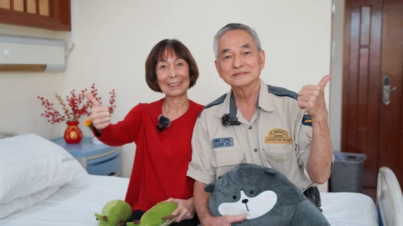 คุณเหลียงกับสามี