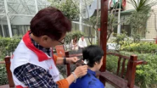 Cắt tóc miễn phí