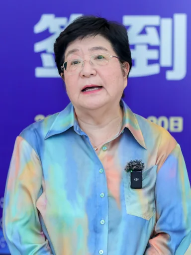 Giáo sư Vương Anh