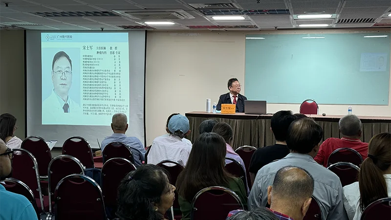 Giáo sư Tống Sĩ Quân2