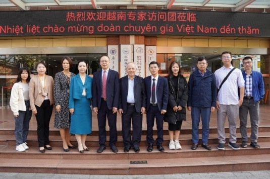 China-Vietnam Exchanges Promote