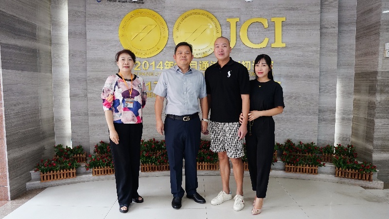 Đoàn đại biểu y tế hữu nghị quốc tế Đà Nẵng (Việt Nam) đến thăm bệnh việ