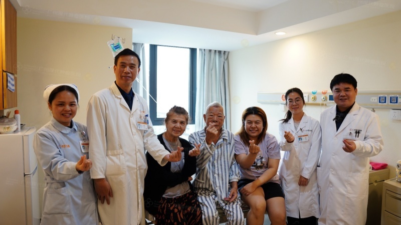 Bệnh nhân ung thư phổi 81 tuổi người Thái Lan: sau 21 ngày điều trị, khối u thu n