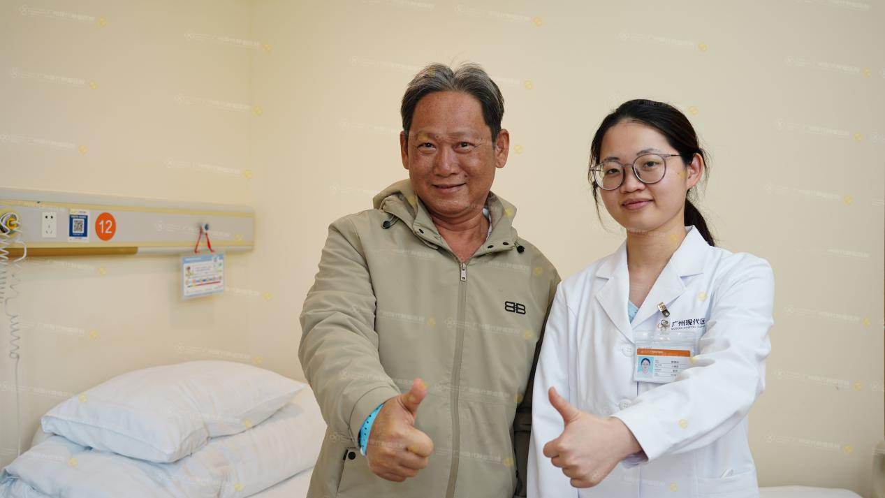 Ung thư phổi giai đoạn muộn ho ra máu, nôn ói tái diễn: Can thiệp xâm lấn tối th